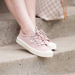 Cariuma OCA Low Rose Canvas Sneaker Size 10 and 12.5